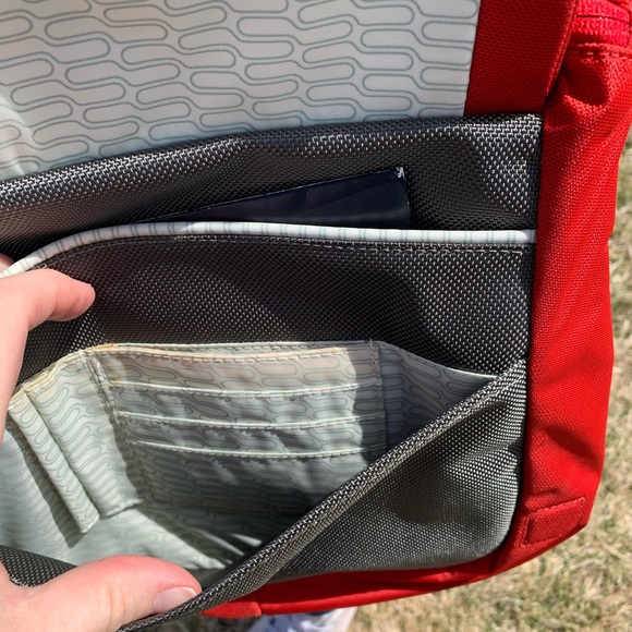 NEW Tumi Crossover Shoulder Travel Bag - Picture 3 of 11